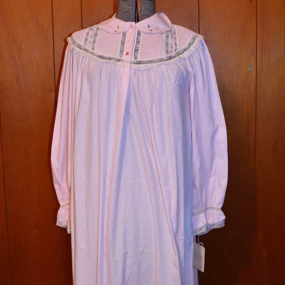 NWT Vintage Barbizon Feathaire Flannel Pink Nightgown Petite Lace Pintuck Pleat - Picture 1 of 16